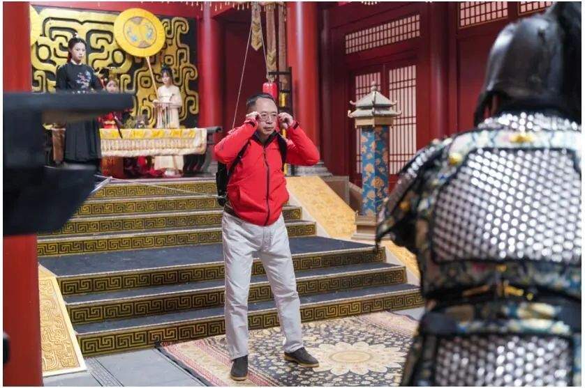 城会玩！周鸿�t开拍首部AI短剧！特效画面由纳米AI搜索生成