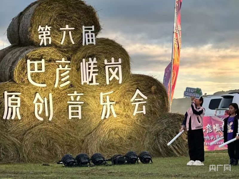 乡村振兴看内蒙古 | 新时代草原牧民，放牧的马鞭换成了远程遥控器