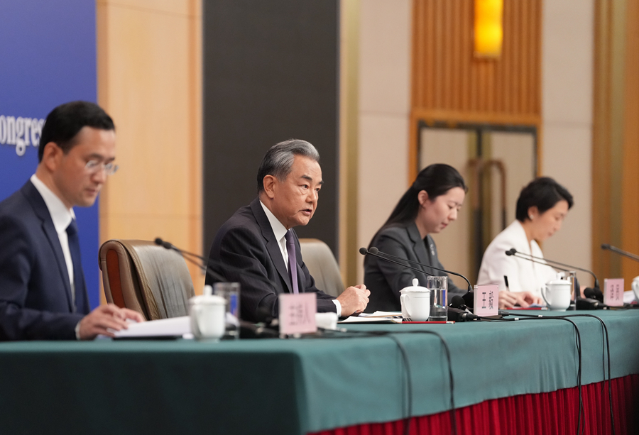 王毅：中国愿意同更多国家分享创新成果 同大家一起追逐星辰大海