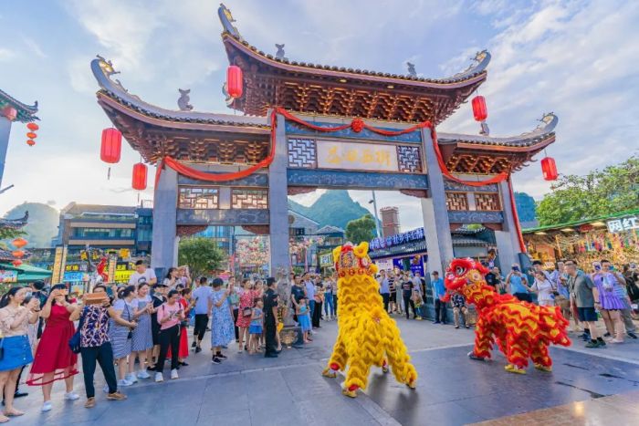 点赞！阳朔益田西街荣膺广西十大“国际风情”特色街区
