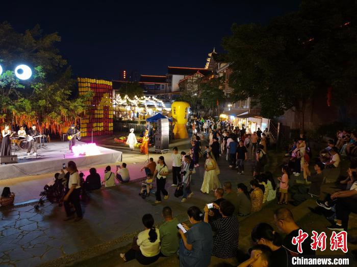 AI赋能+商文旅体健联动 “五一”假期广西消费市场活力十足
